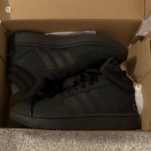Men’s all black leather adidas!!!